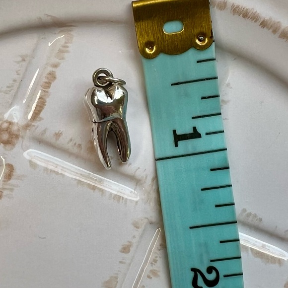 Vintage Tooth Charm – 925 Sterling Silver - Picture 4 of 4